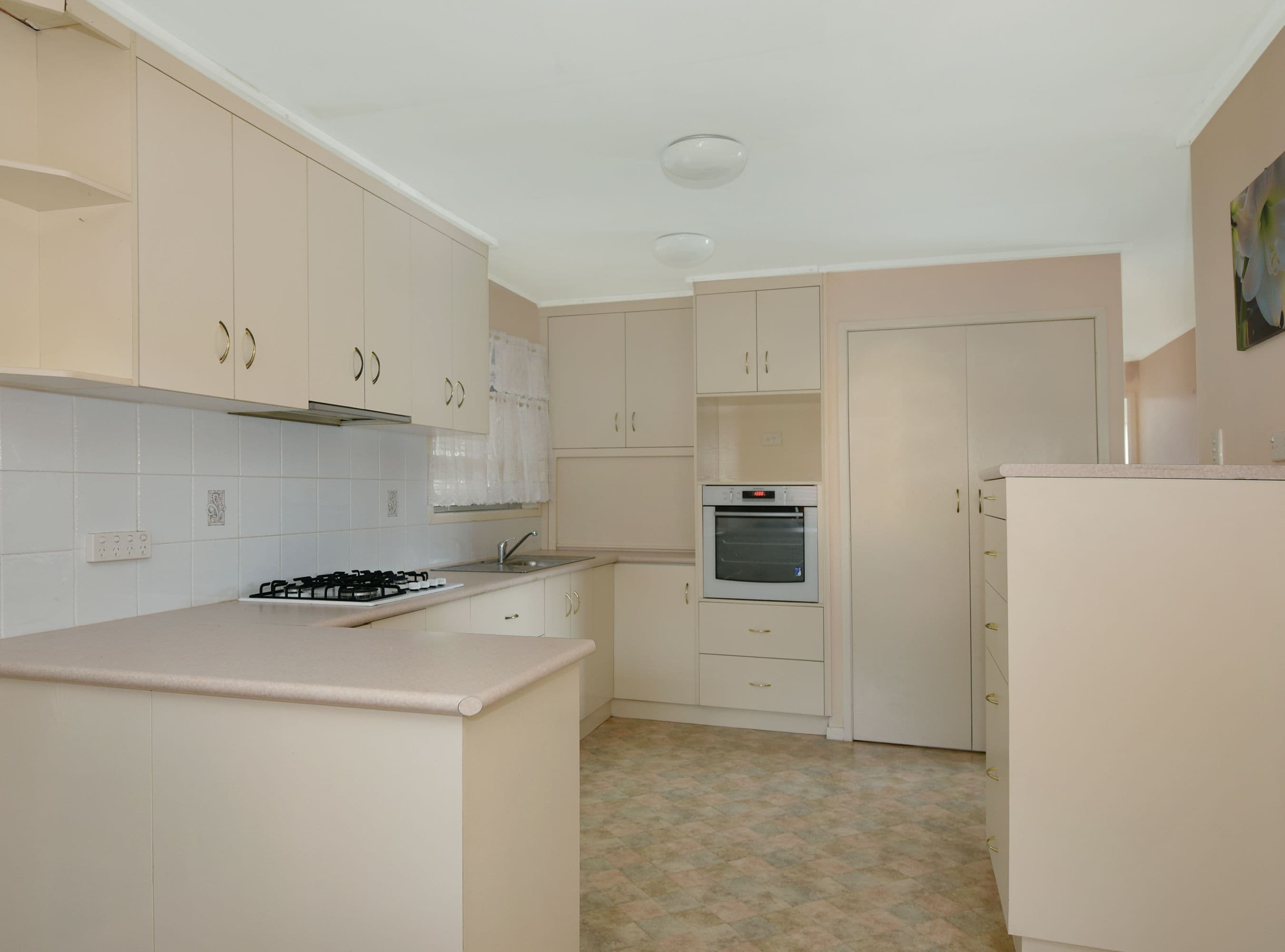 2 McCubbin Street, Wilsonton QLD 4350, Wilsonton - Thumbnail 4