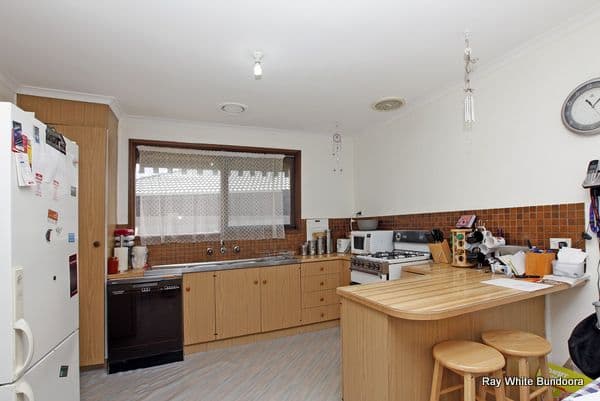 2 Dealing Court, BUNDOORA VIC 3083, Bundoora - Thumbnail 3