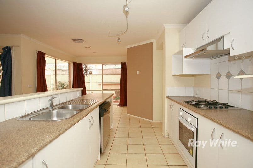 11 Furze Court, CRANBOURNE VIC 3977, Cranbourne West - Thumbnail 3