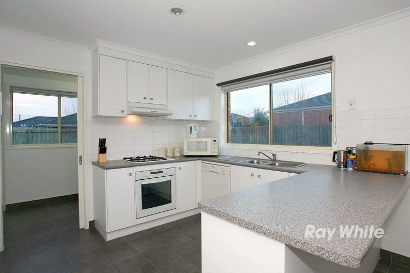 52 Kingdom Drive, CRANBOURNE VIC 3977, Cranbourne - Thumbnail 2
