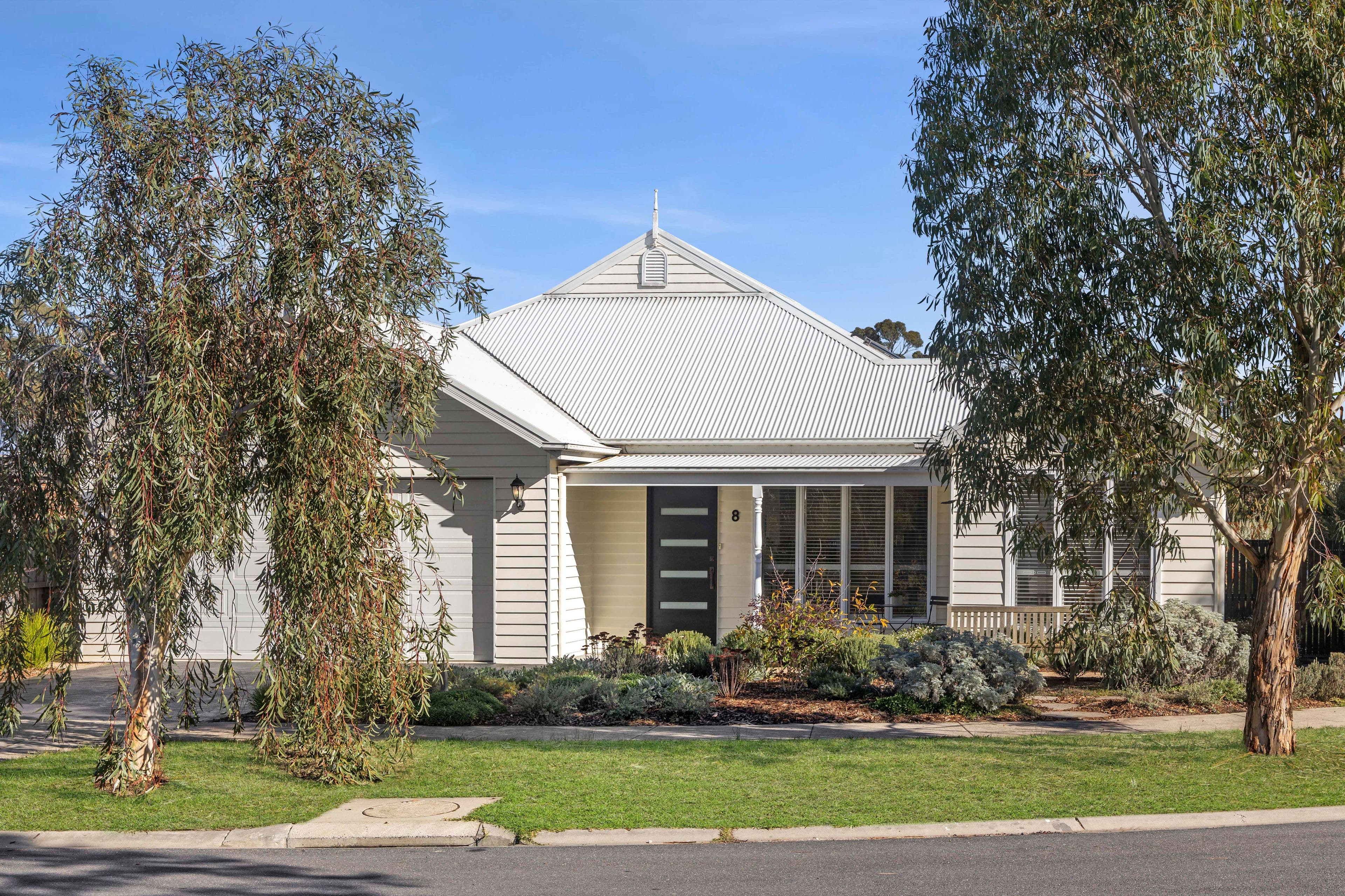 8 Sproule Place, Woodend VIC 3442, Woodend - Image 1