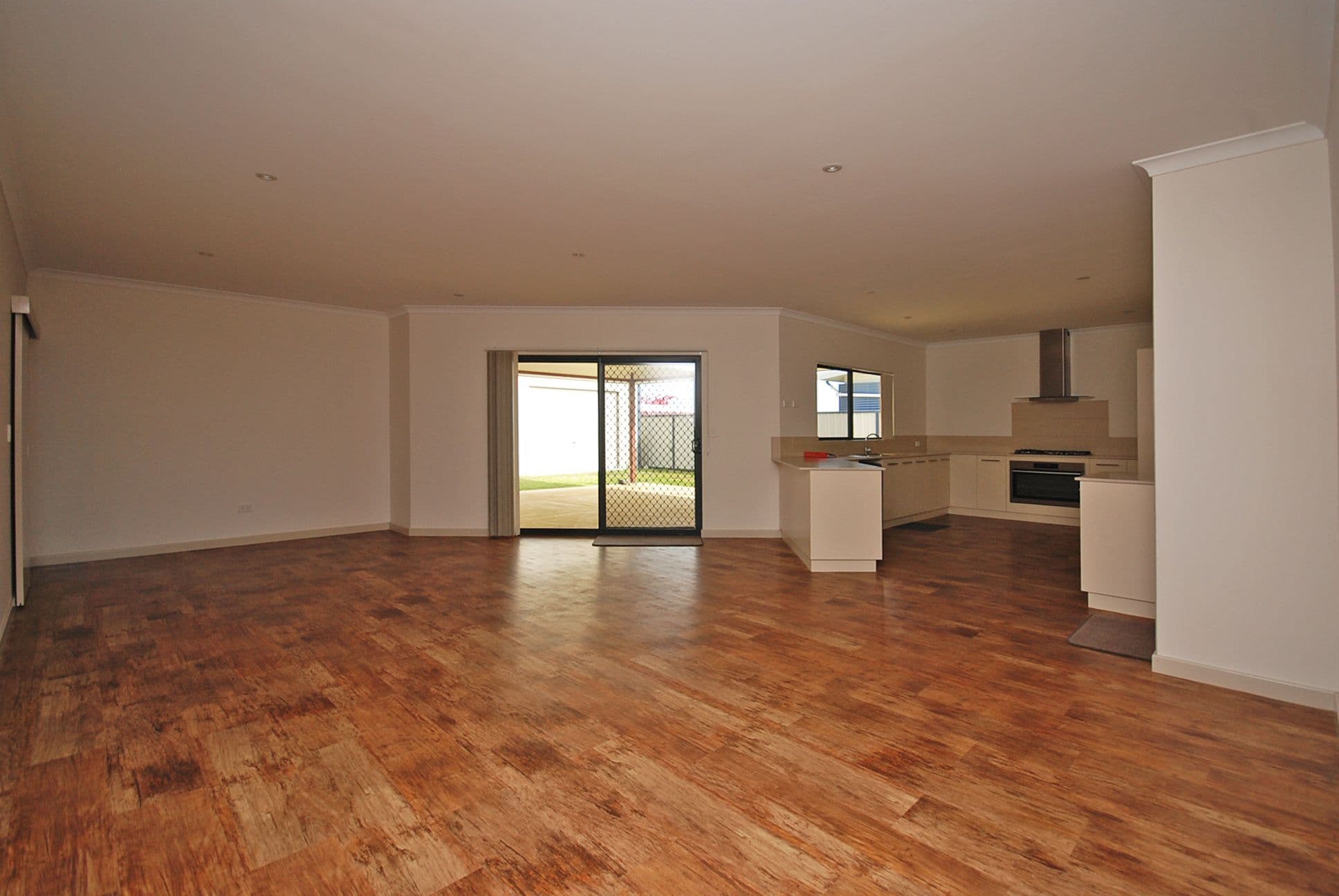 4 Moonlight Crescent, Jurien Bay WA 6516, Jurien Bay - Thumbnail 2