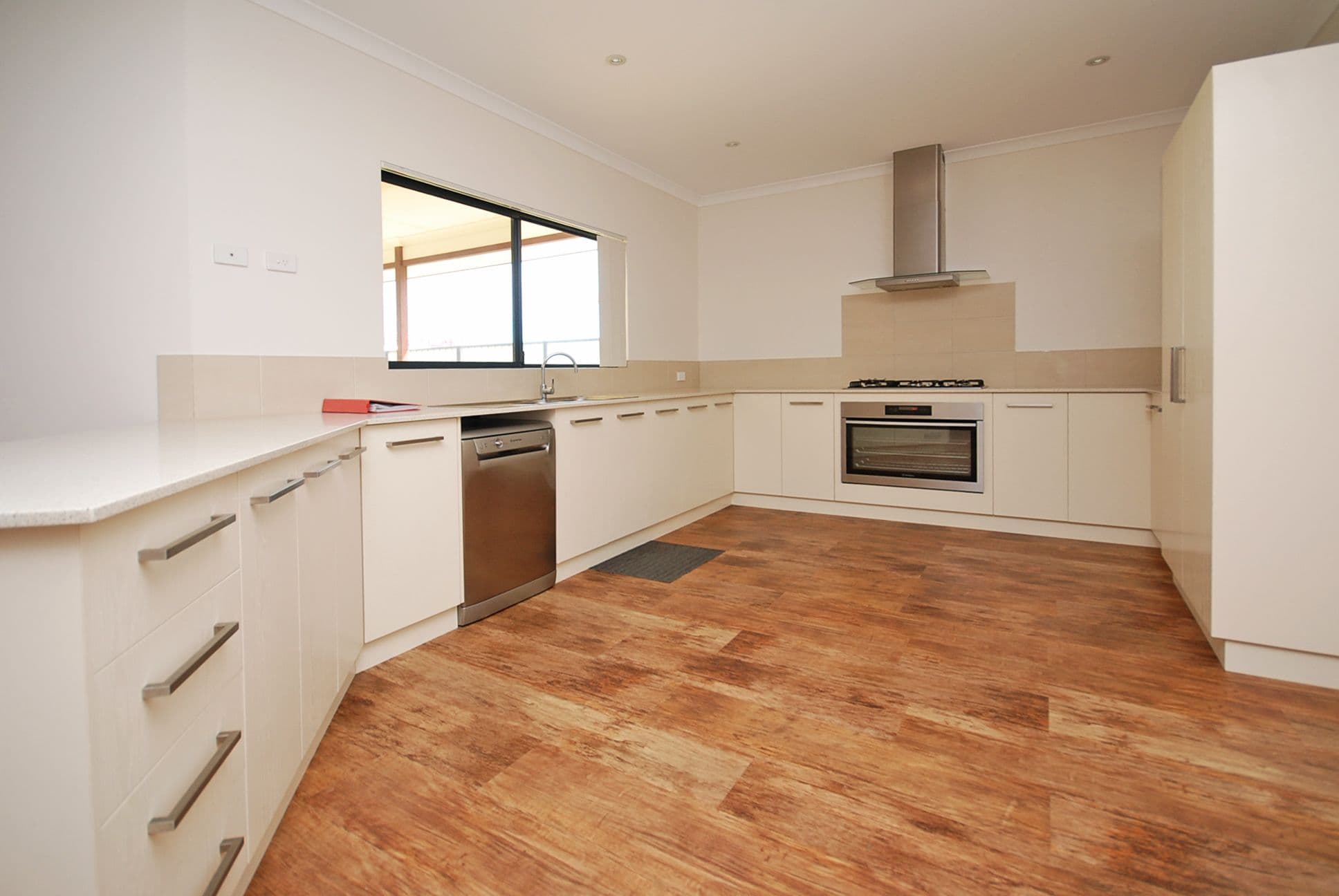 4 Moonlight Crescent, Jurien Bay WA 6516, Jurien Bay - Thumbnail 3
