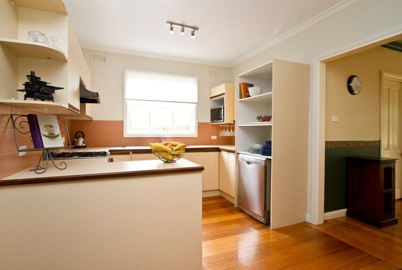 70 St Helena Road, GREENSBOROUGH VIC 3088, Greensborough - Thumbnail 2