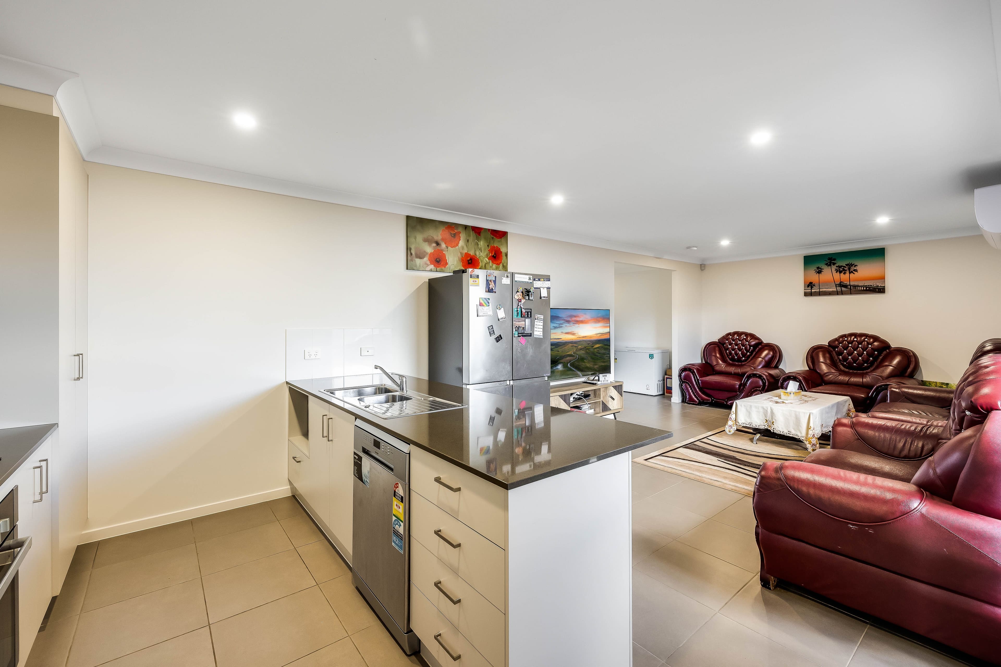 42 Mariette Street, HARRISTOWN QLD 4350, Harristown - Thumbnail 3