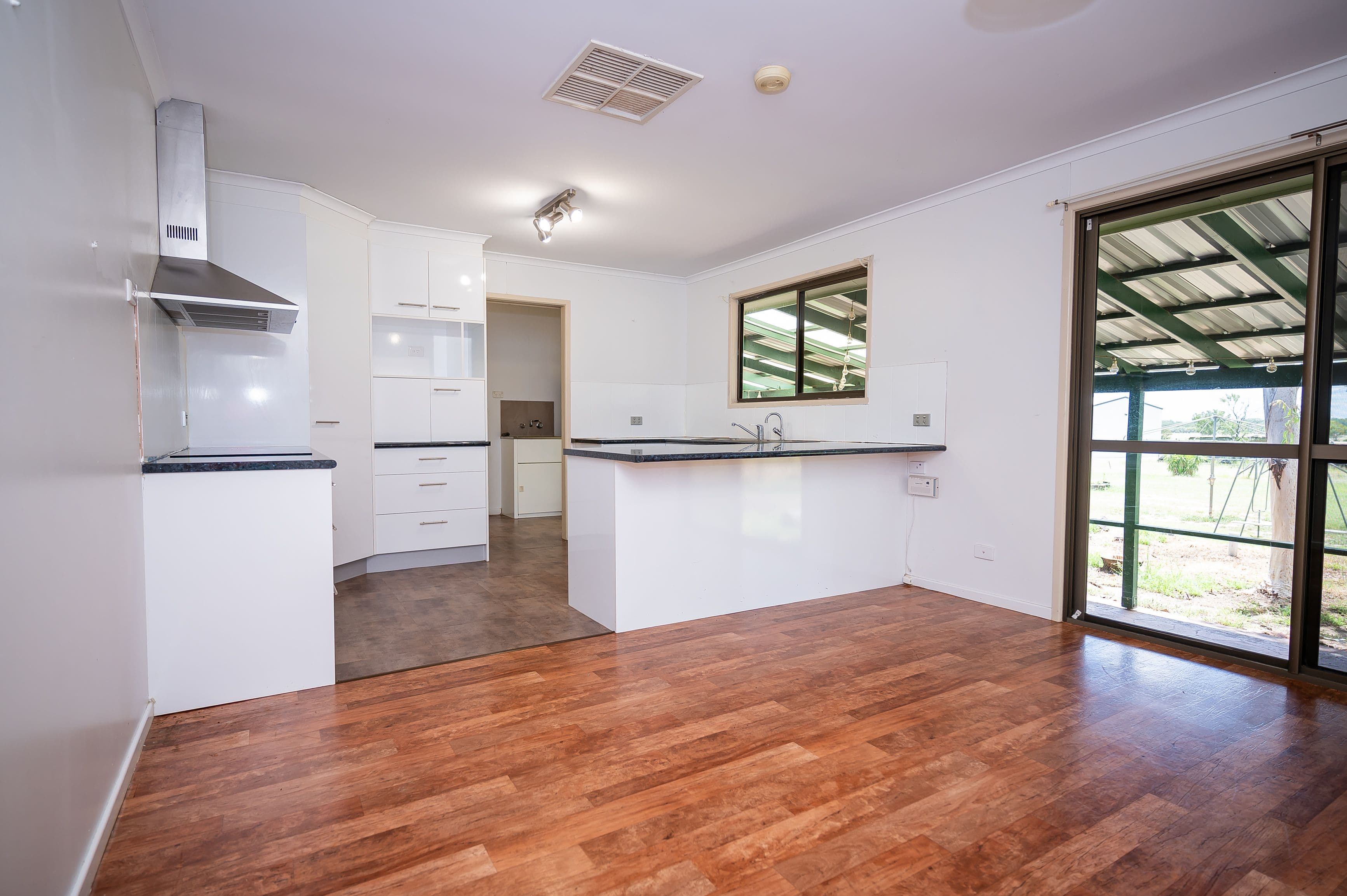 106 Roslyn Drive, Roma QLD 4455, Roma - Thumbnail 4