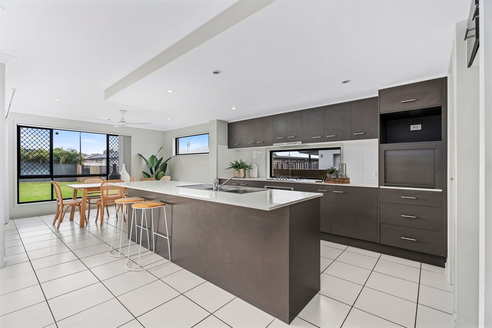 3 Catana Crescent, Hope Island QLD 4212, Hope Island - Thumbnail 2
