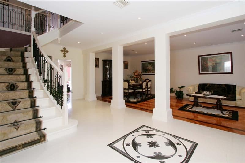 5 Mackenzie Close, TAYLORS LAKES VIC 3038, Taylors Lakes - Thumbnail 2
