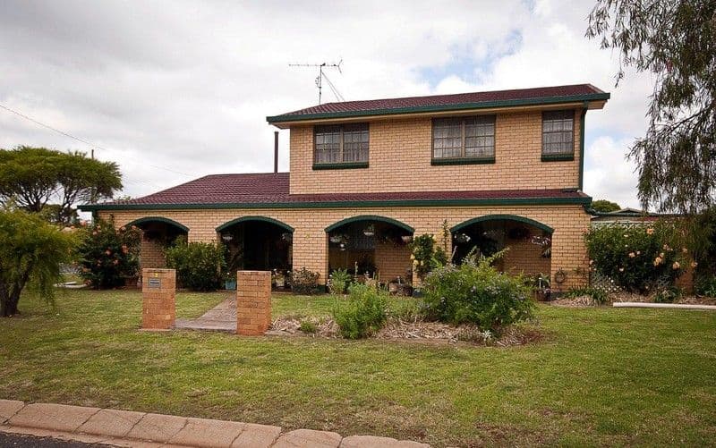 2 Jondaryan Street, NEWTOWN QLD 4350, Newtown - Image 1
