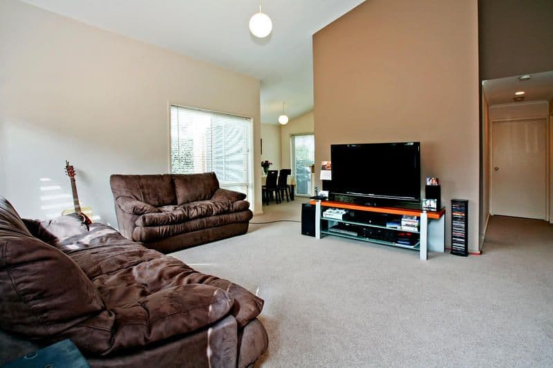 3 Augustine Drive, HIGHTON VIC 3216, Highton - Thumbnail 2