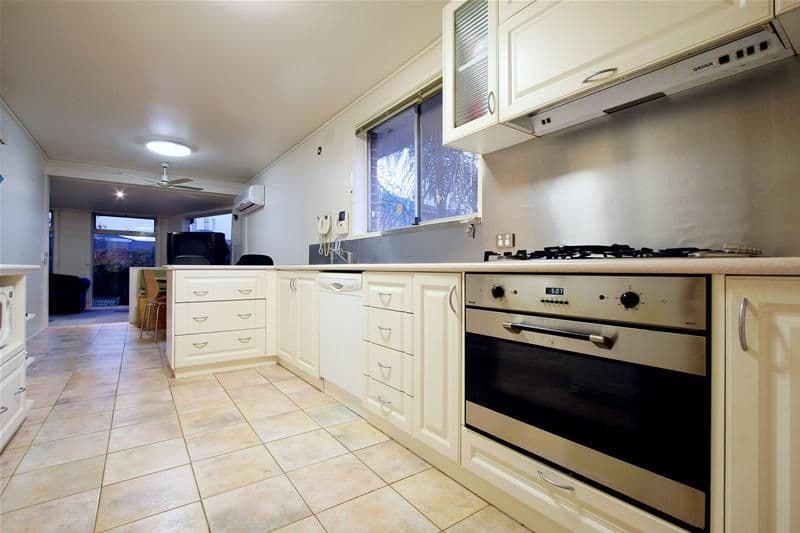 207 Greenwood Drive, BUNDOORA VIC 3083, Bundoora - Thumbnail 3