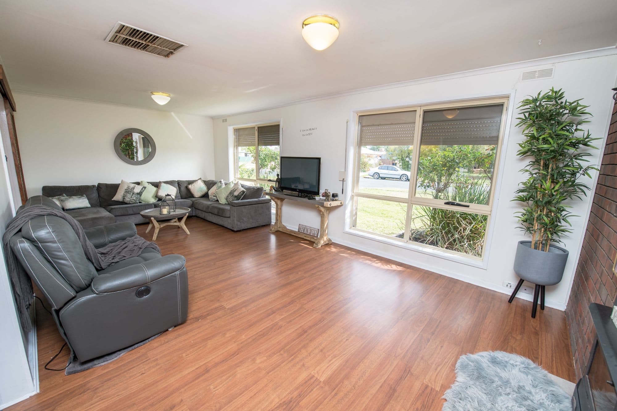 19 Douglas Avenue, Swan Hill VIC 3585, Swan Hill - Thumbnail 2