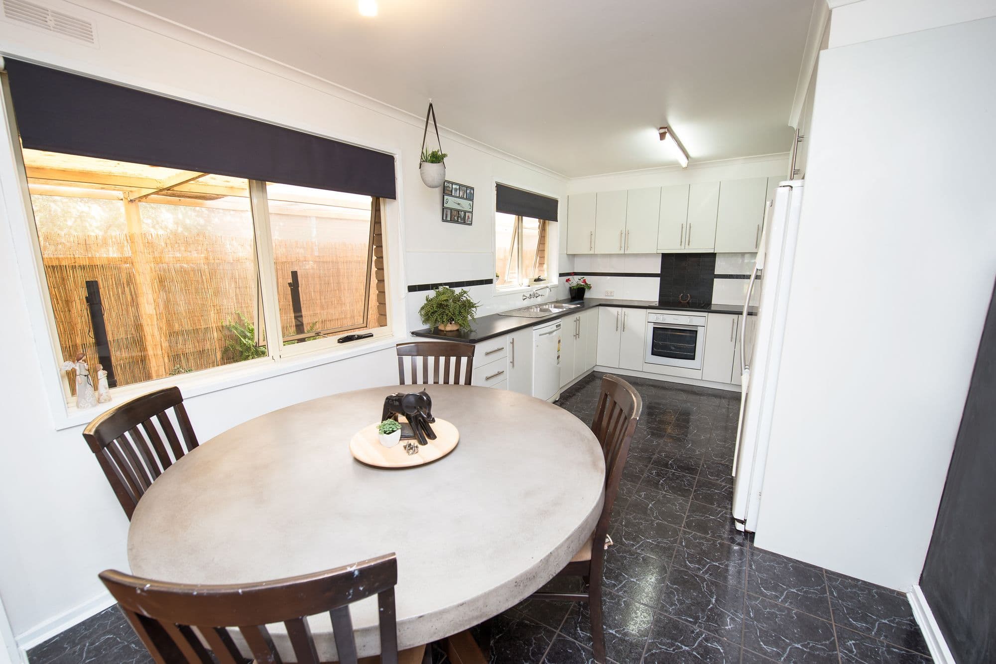 19 Douglas Avenue, Swan Hill VIC 3585, Swan Hill - Thumbnail 4