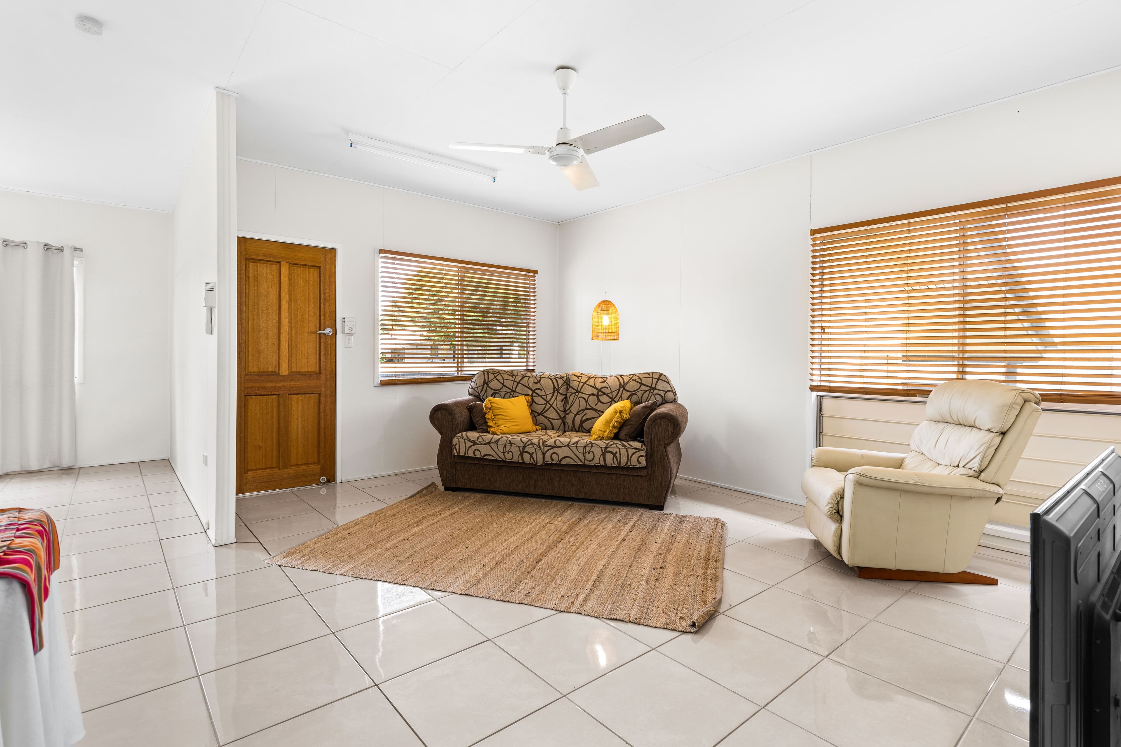 21 Centenary Drive, Emerald QLD 4720, Emerald - Thumbnail 2