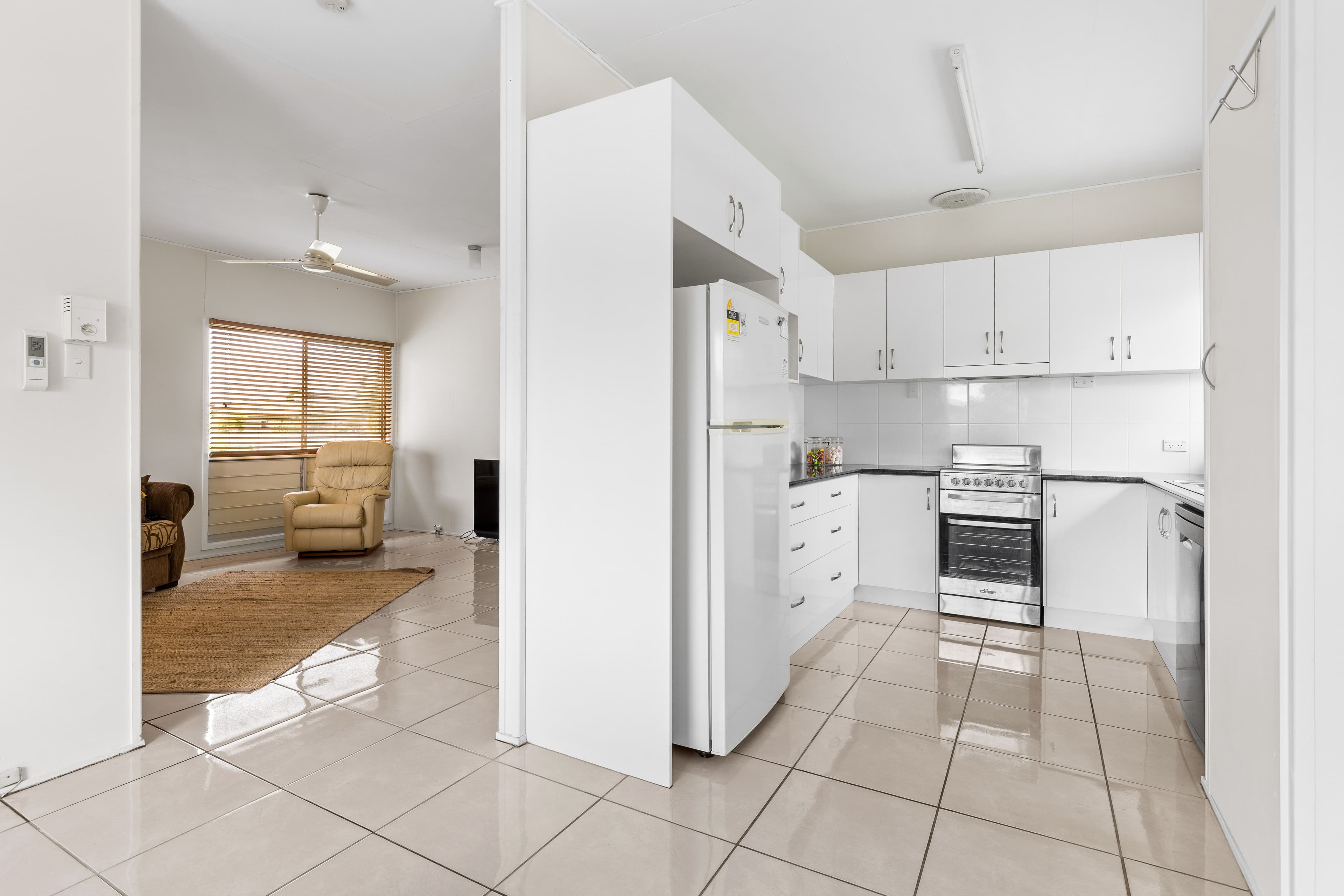 21 Centenary Drive, Emerald QLD 4720, Emerald - Thumbnail 5