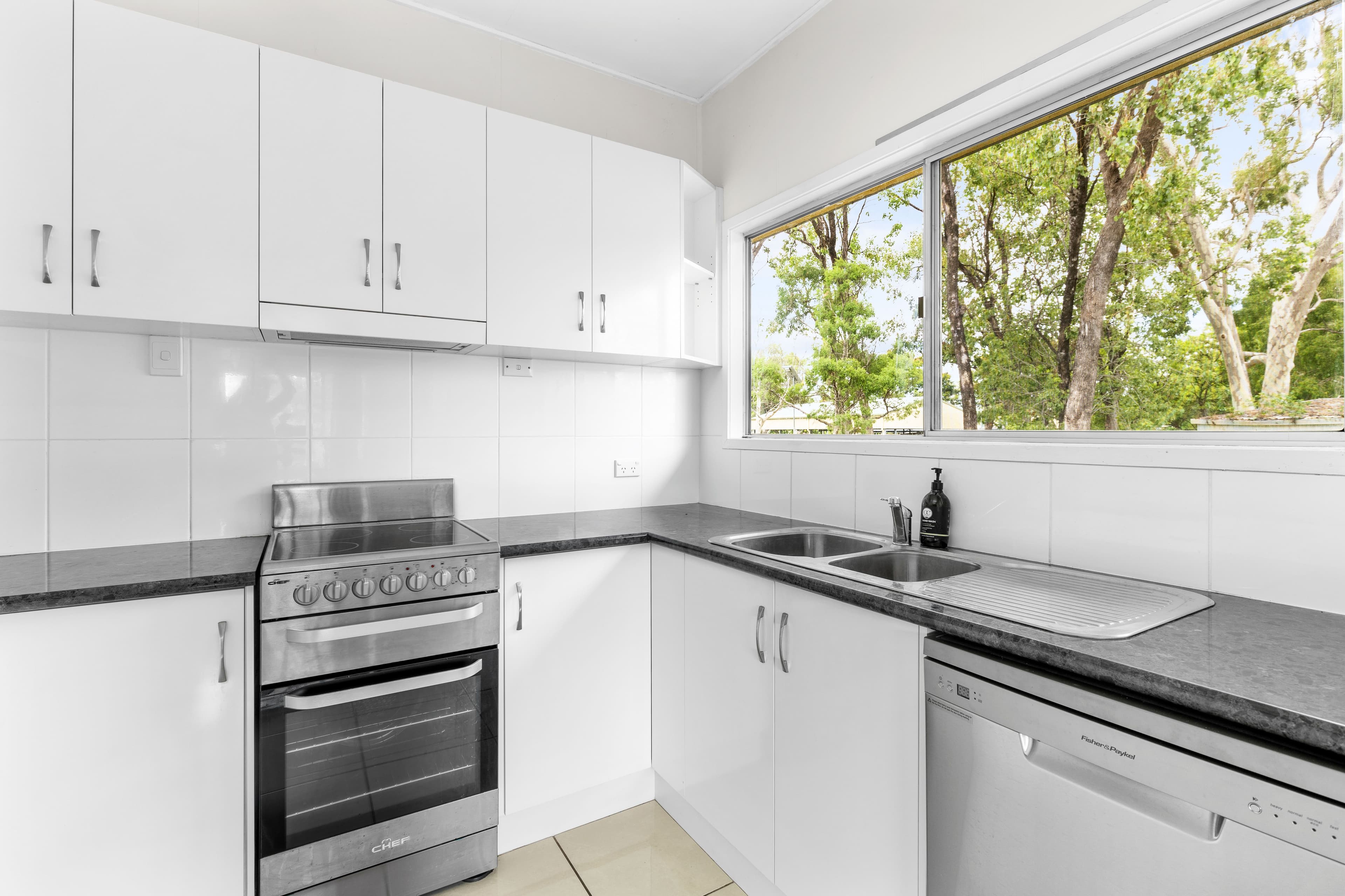 21 Centenary Drive, Emerald QLD 4720, Emerald - Thumbnail 7