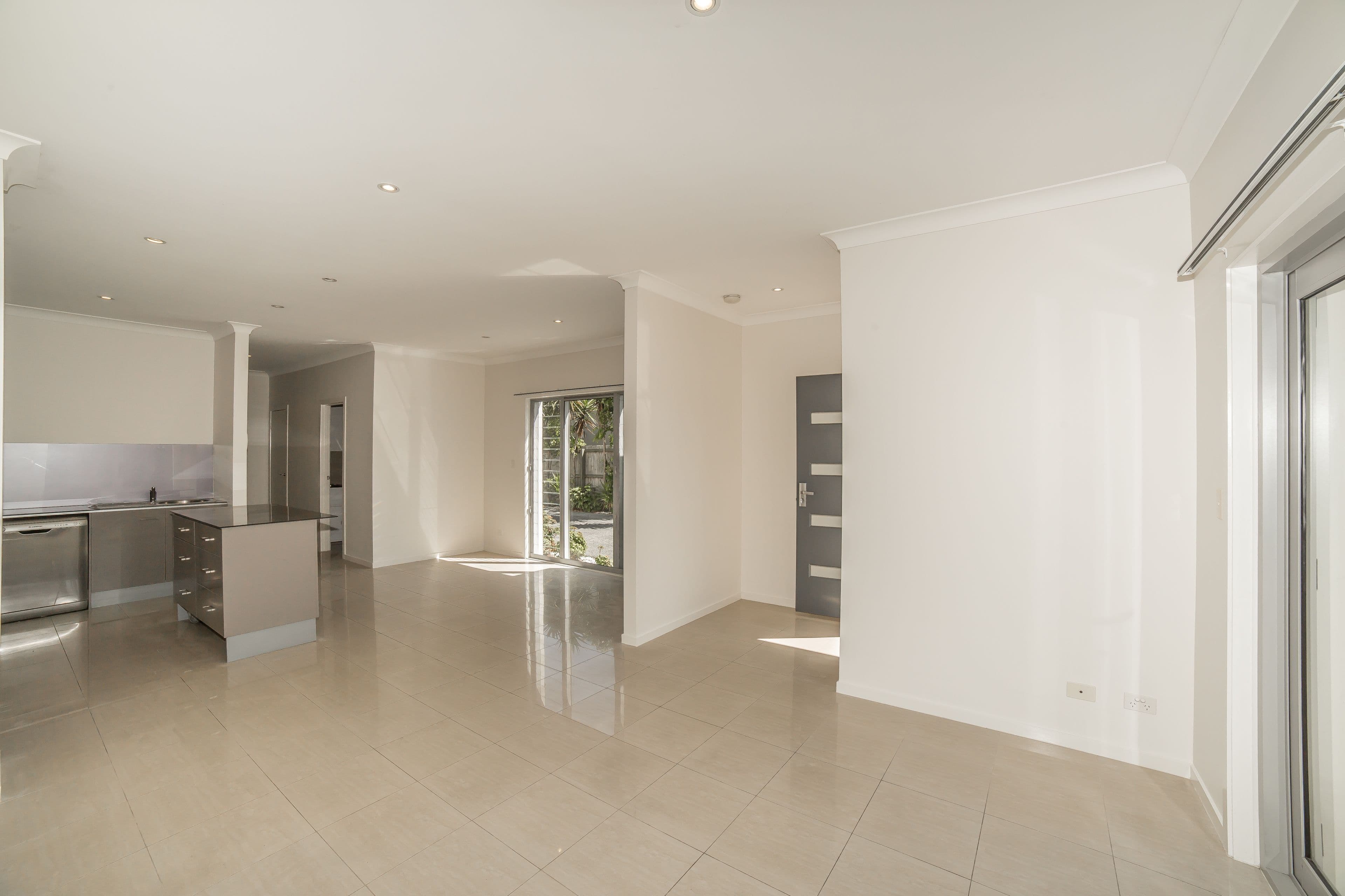 60 Broad Street, Labrador QLD 4215, Labrador - Thumbnail 2