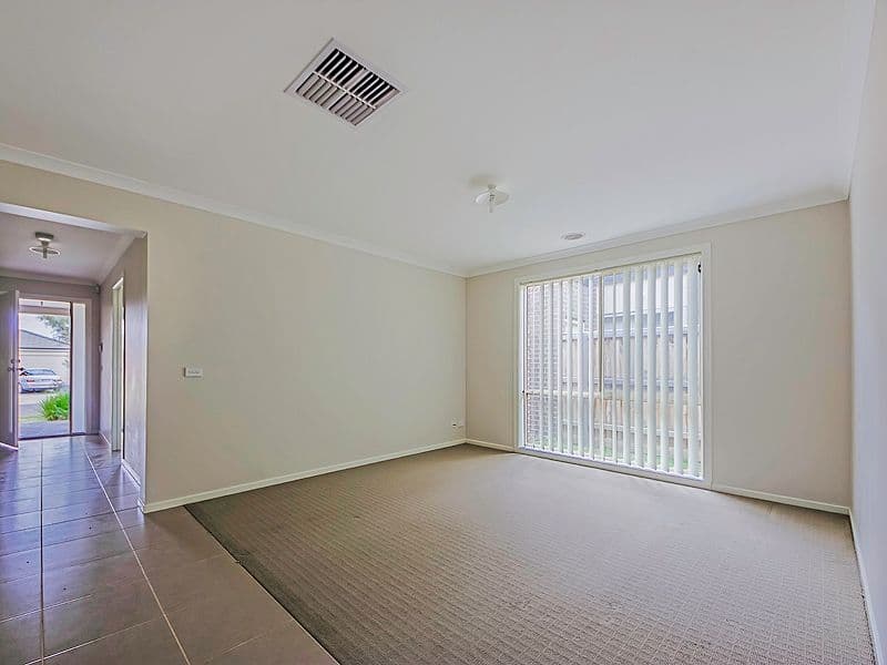 19 Isabella Way, Tarneit VIC 3029, Tarneit - Thumbnail 2
