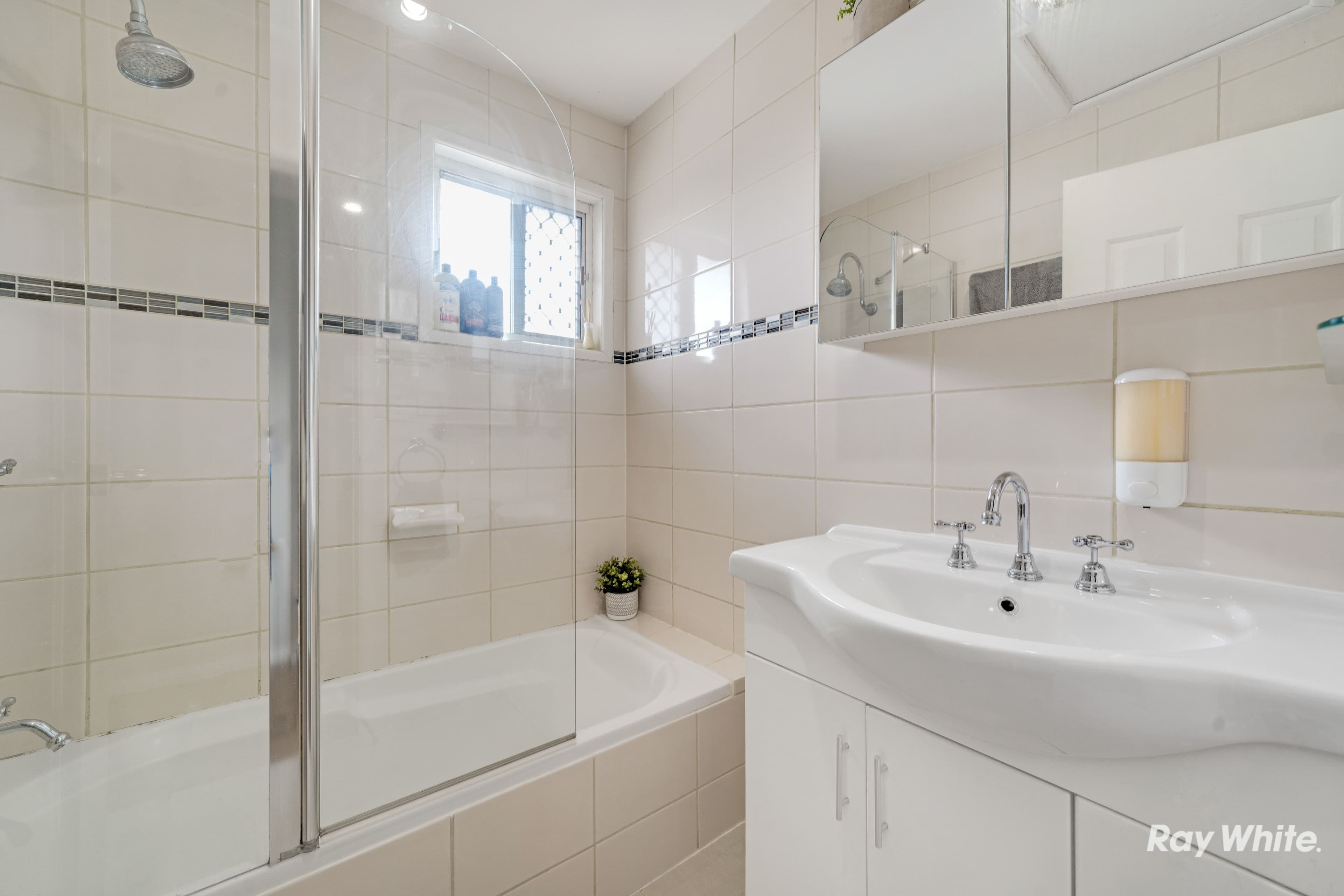 8 Dampier Avenue, Eagleby QLD 4207, Eagleby - Thumbnail 6