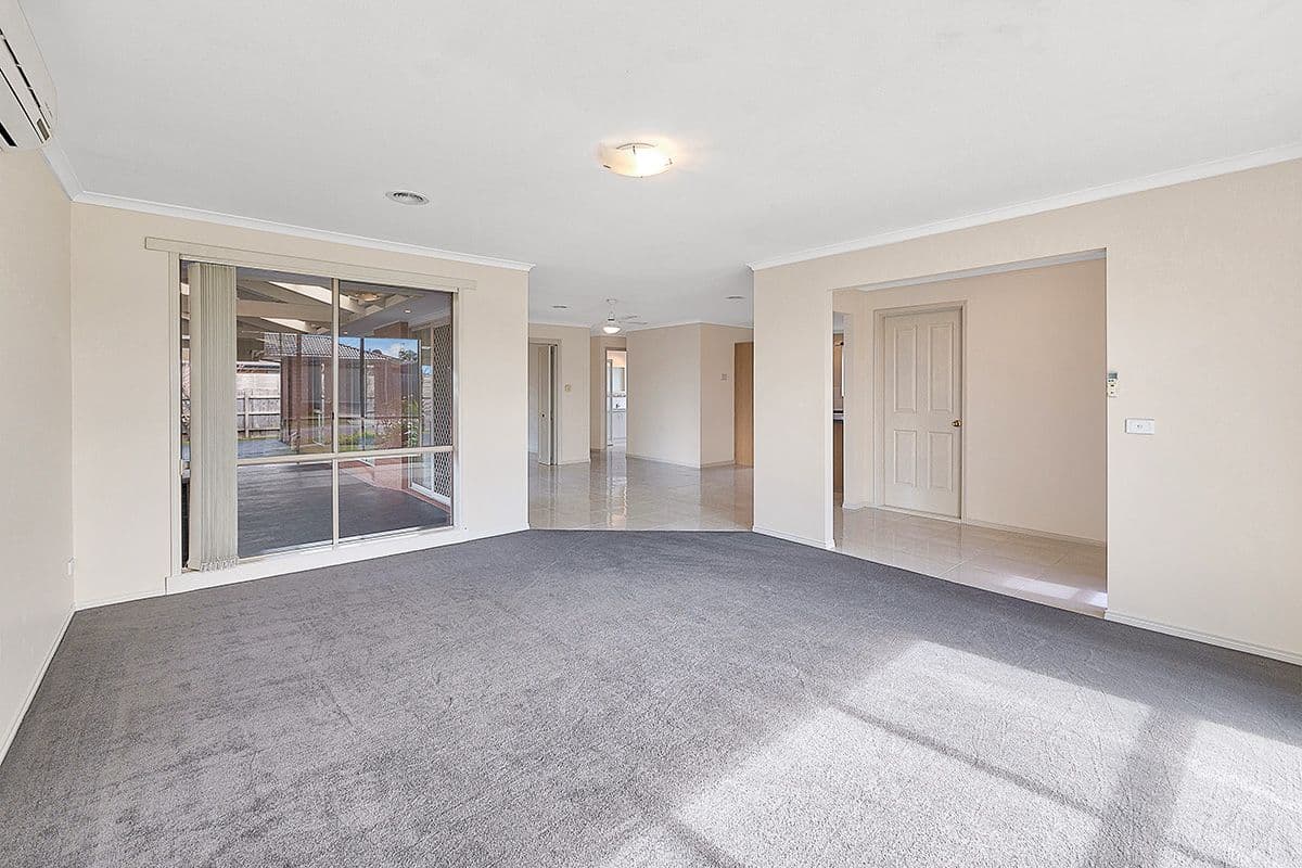 1 Chatham Close, Cranbourne East VIC 3977, Cranbourne East - Thumbnail 2