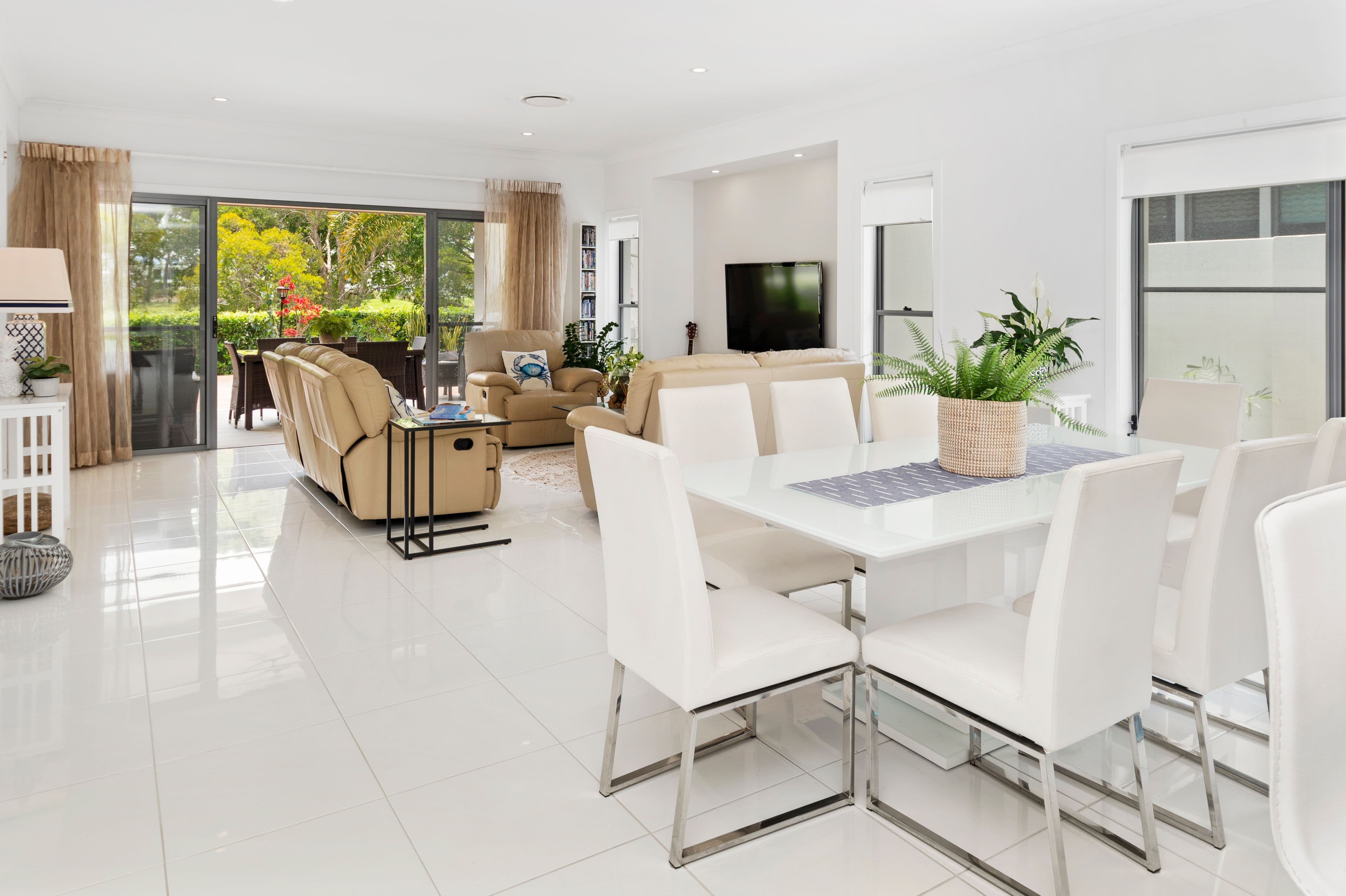 9114 Peter Senior Drive, Hope Island QLD 4212, Hope Island - Thumbnail 5