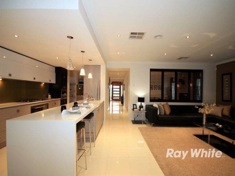 8 Mayfield Drive, KEYSBOROUGH VIC 3173, Keysborough - Thumbnail 5