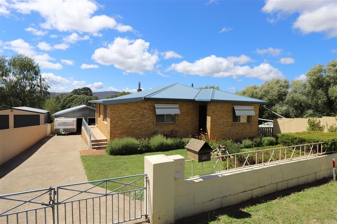 5 Alpine Avenue, Batlow NSW 2730, Batlow - Image 1