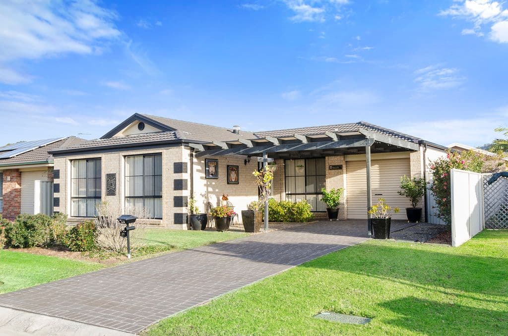 21 Fleet Crescent, Albion Park - Image 1