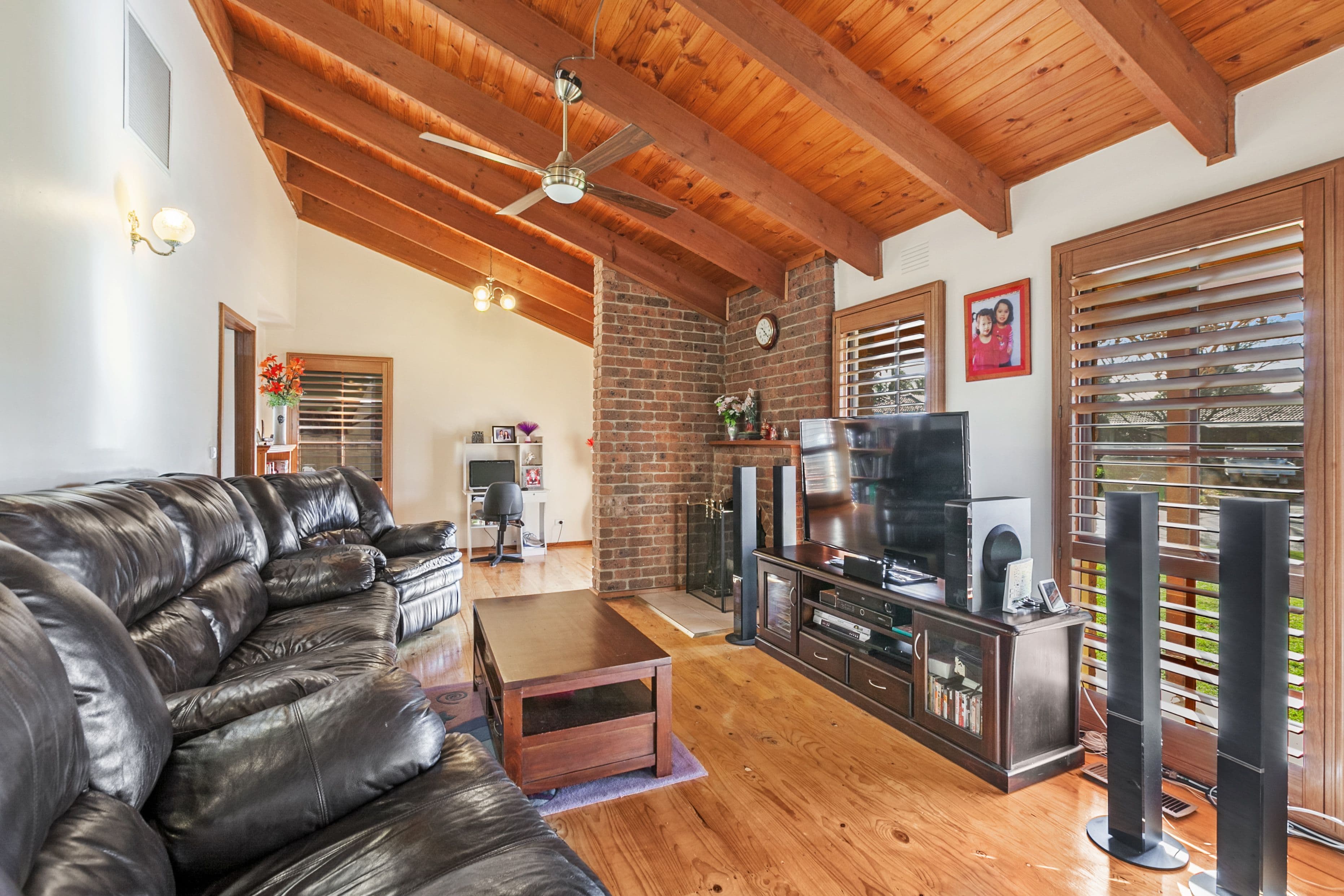 15 Mockridge Drive, Mill Park VIC 3082, Mill Park - Thumbnail 5