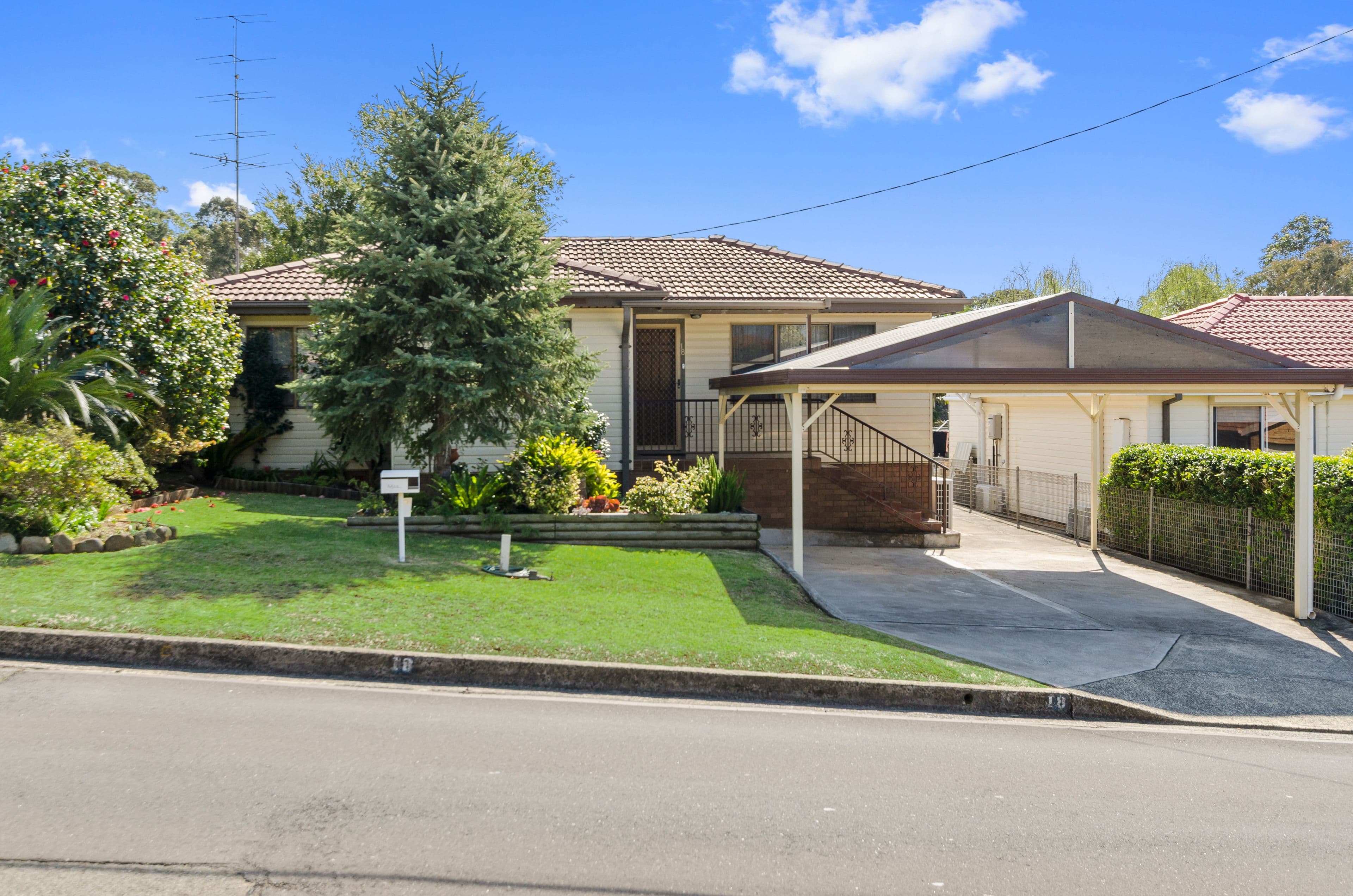 18 Gahans Lane, Woonona - Image 1