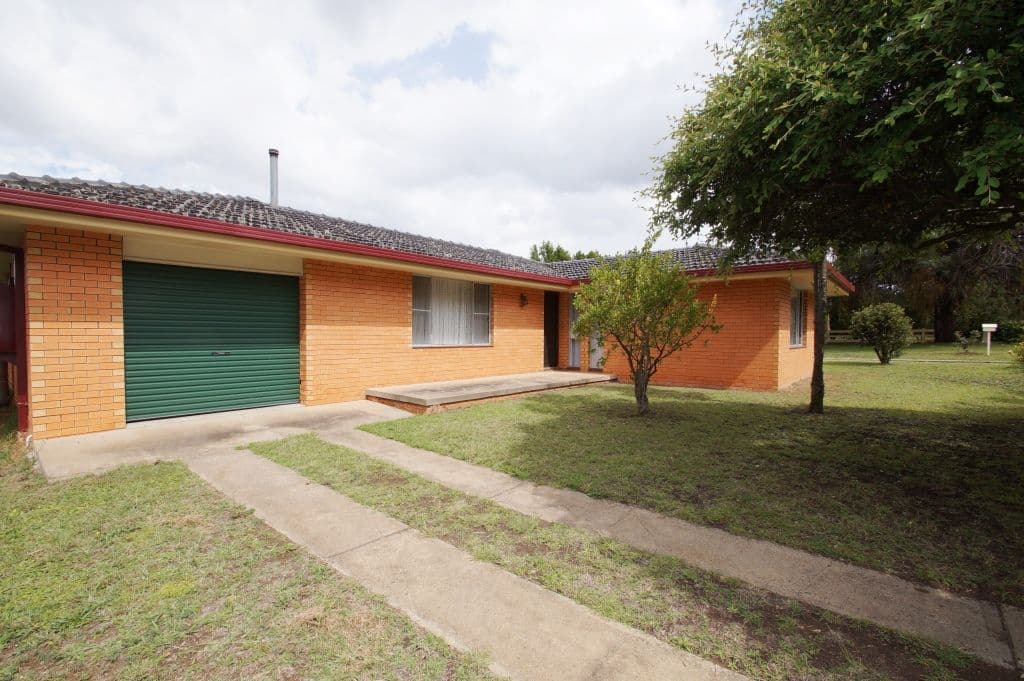 1 Hawthorne Close, Armidale NSW 2350, Armidale - Image 1