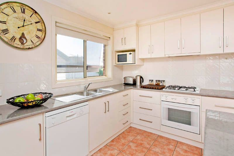 40 Paratone Crescent, ST ALBANS PARK VIC 3219, St Albans Park - Thumbnail 4