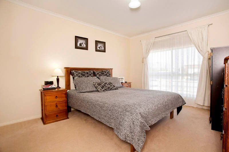 40 Paratone Crescent, ST ALBANS PARK VIC 3219, St Albans Park - Thumbnail 8