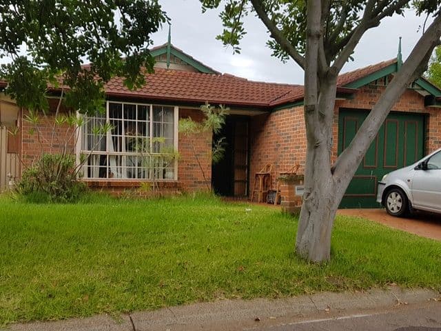 9 Hollingsford Crescent, Carrington - Image 1