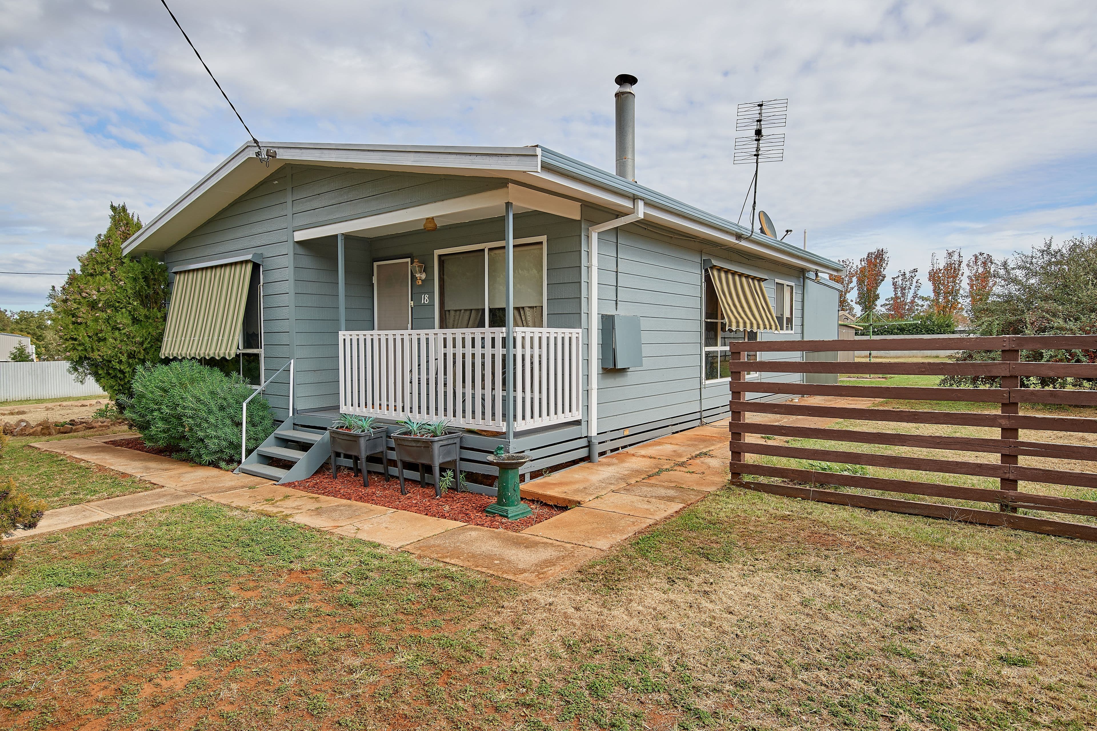 18 Devlin Street, Ganmain NSW 2702, Ganmain - Image 1