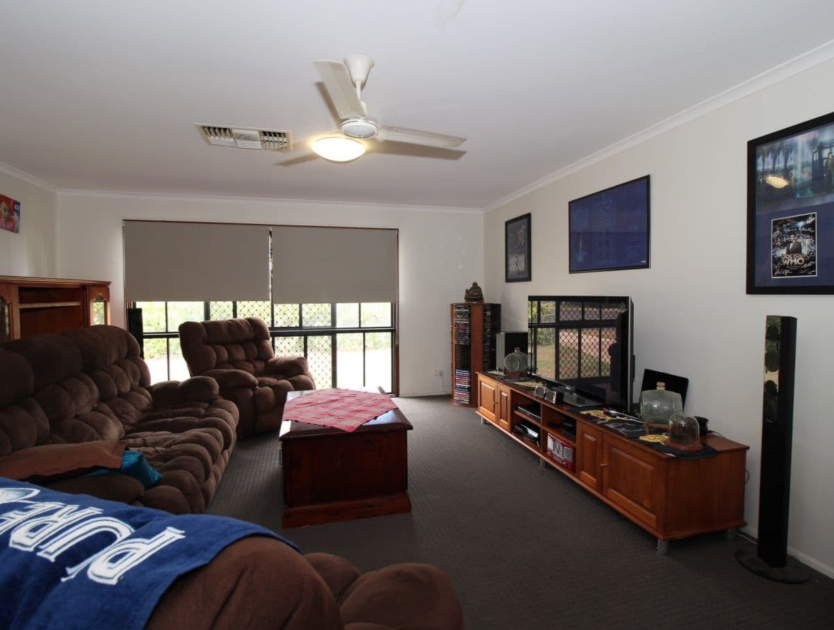 111 Harris Street, Emerald QLD 4720, Emerald - Thumbnail 2