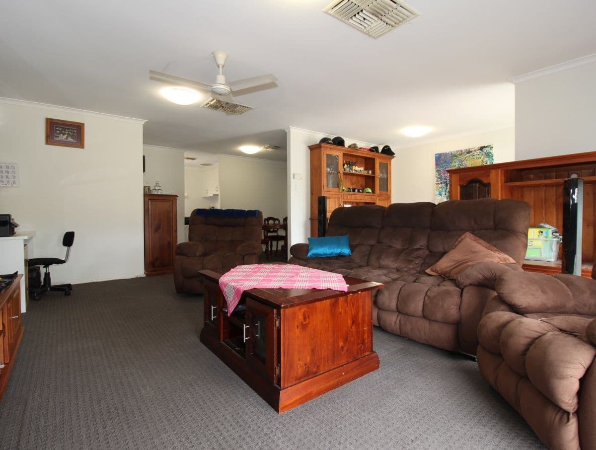111 Harris Street, Emerald QLD 4720, Emerald - Thumbnail 4