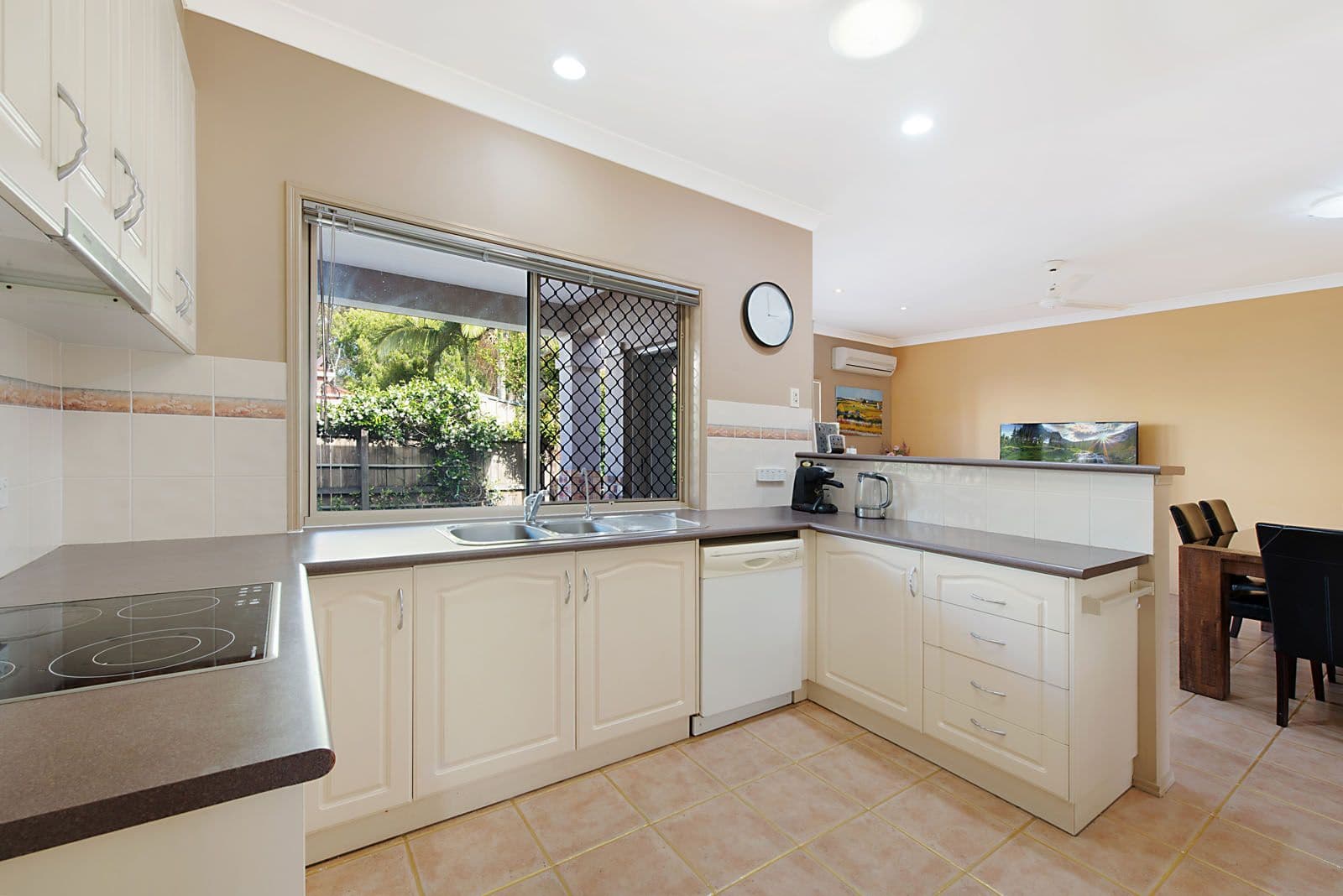 57 Eastwood Drive, Mansfield QLD 4122, Mansfield - Thumbnail 4