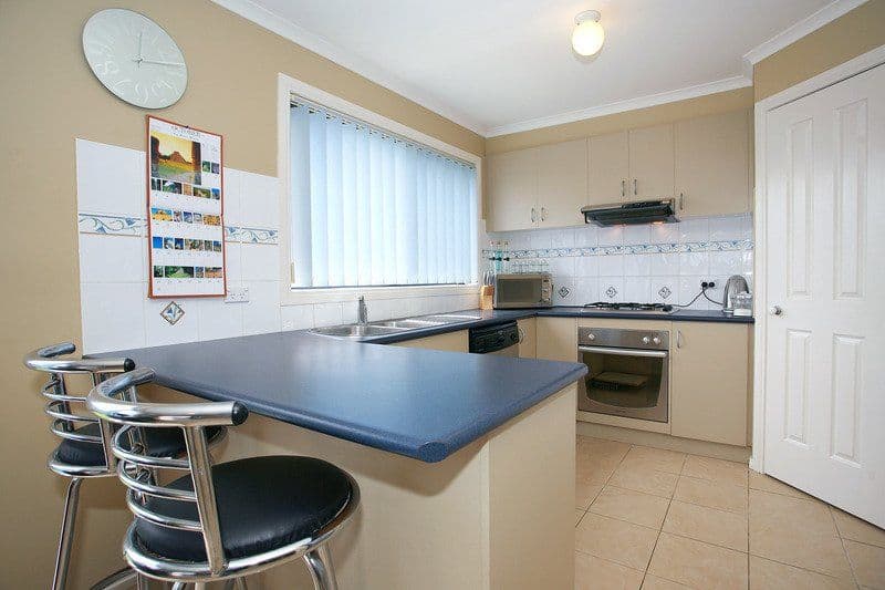 18 Bookham Way, CRANBOURNE VIC 3977, Cranbourne West - Thumbnail 2