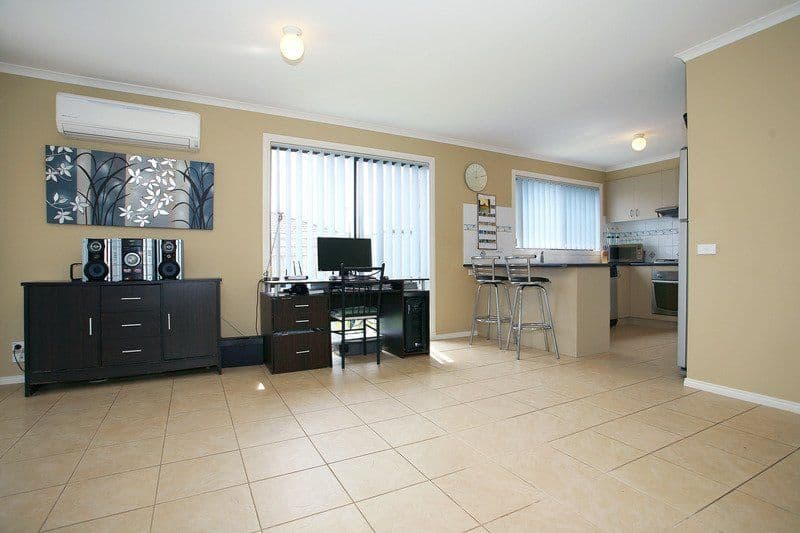 18 Bookham Way, CRANBOURNE VIC 3977, Cranbourne West - Thumbnail 3