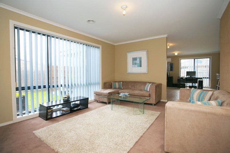 18 Bookham Way, CRANBOURNE VIC 3977, Cranbourne West - Thumbnail 5