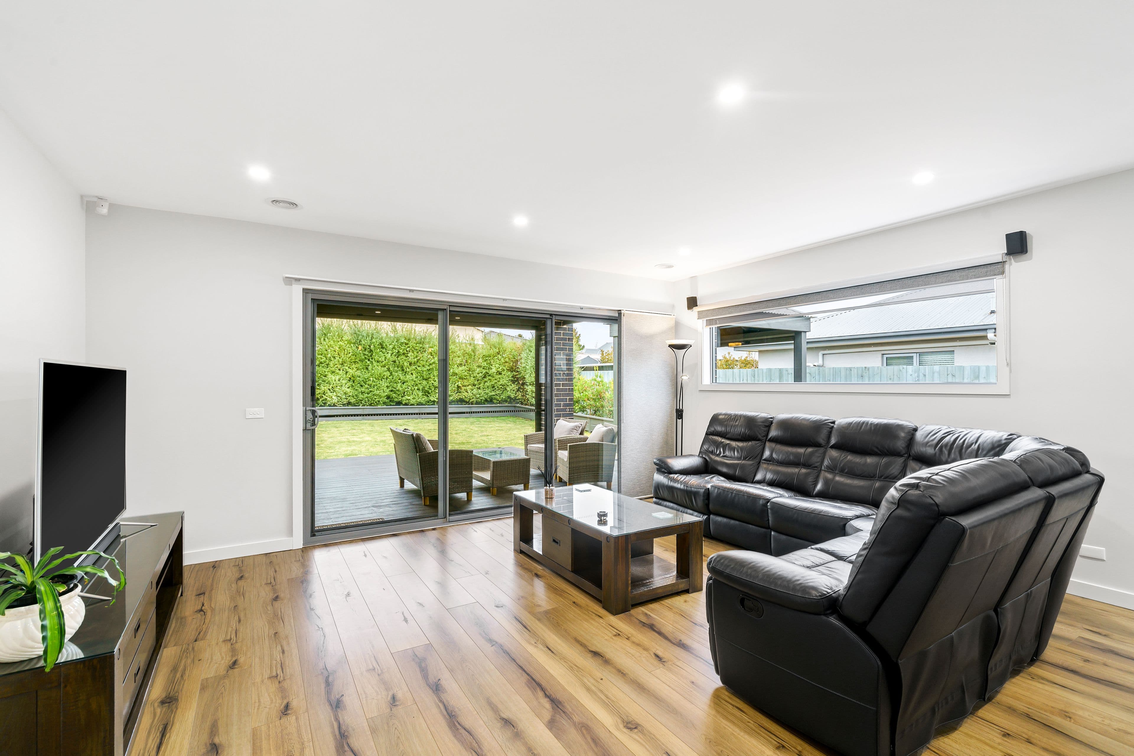 4 Town Place, Gisborne VIC 3437, Gisborne - Thumbnail 2