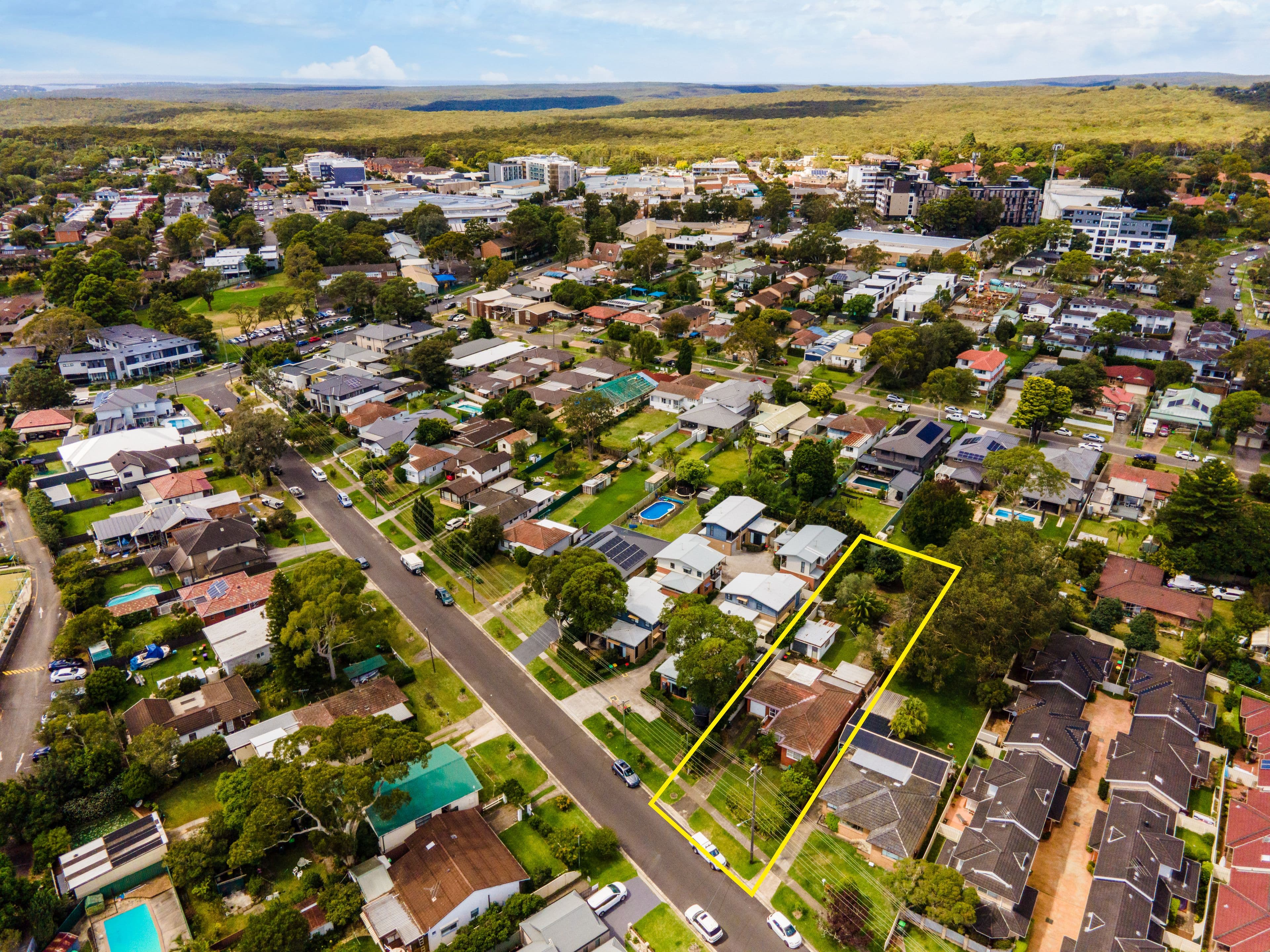 22 Bullecourt Avenue, Engadine NSW 2233, Engadine - Thumbnail 2