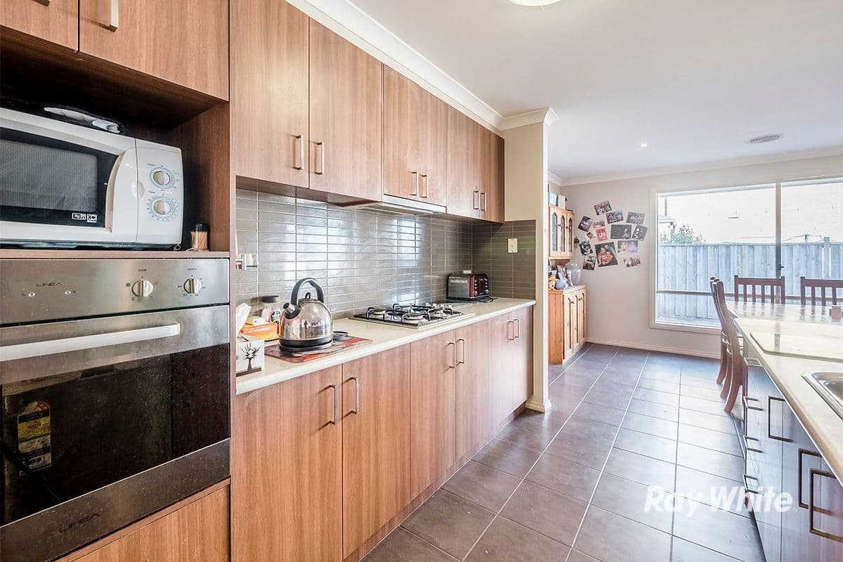 53 Donohue Street, Cranbourne East VIC 3977, Cranbourne East - Thumbnail 5