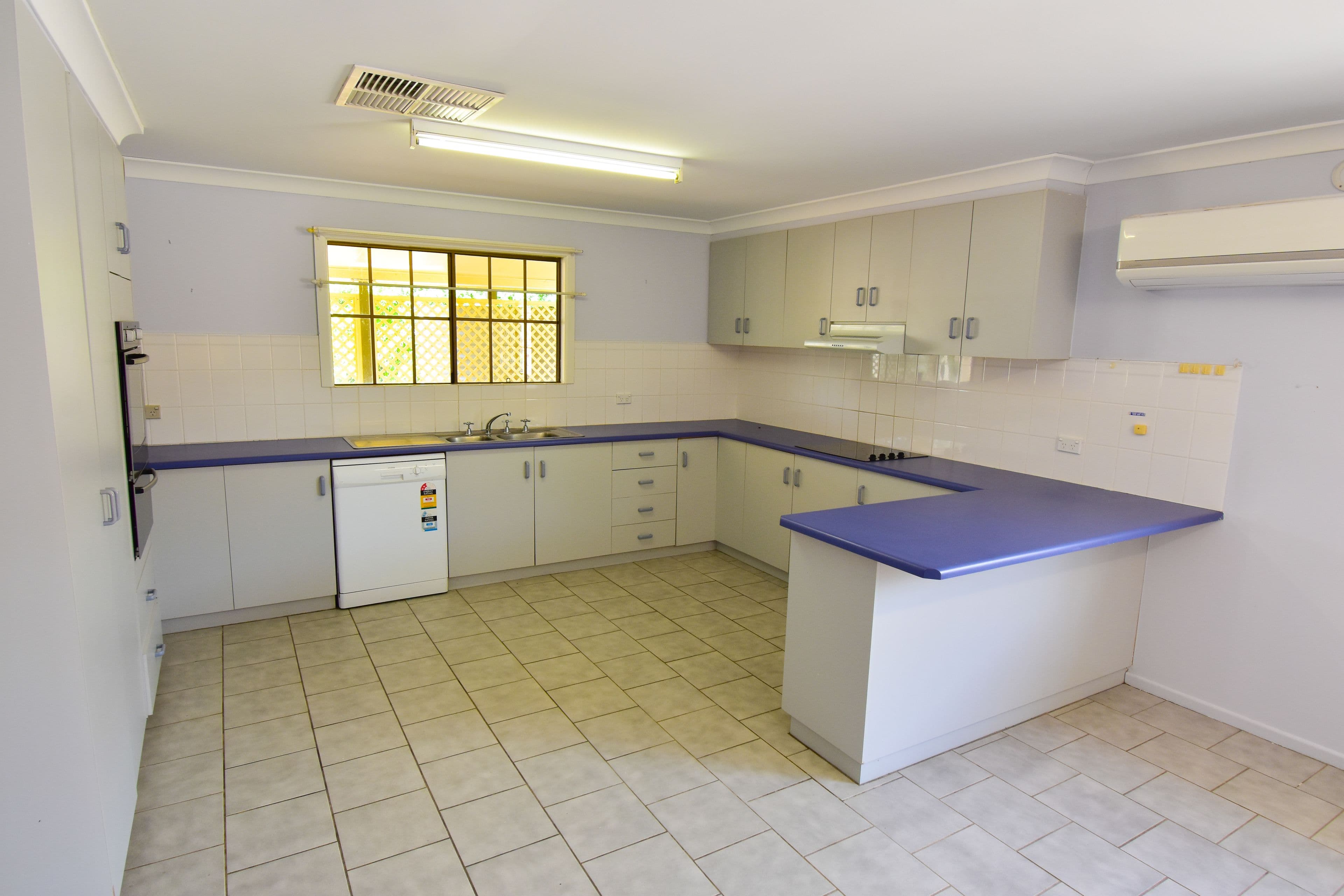 61 Gull Street, Longreach QLD 4730, Longreach - Thumbnail 2