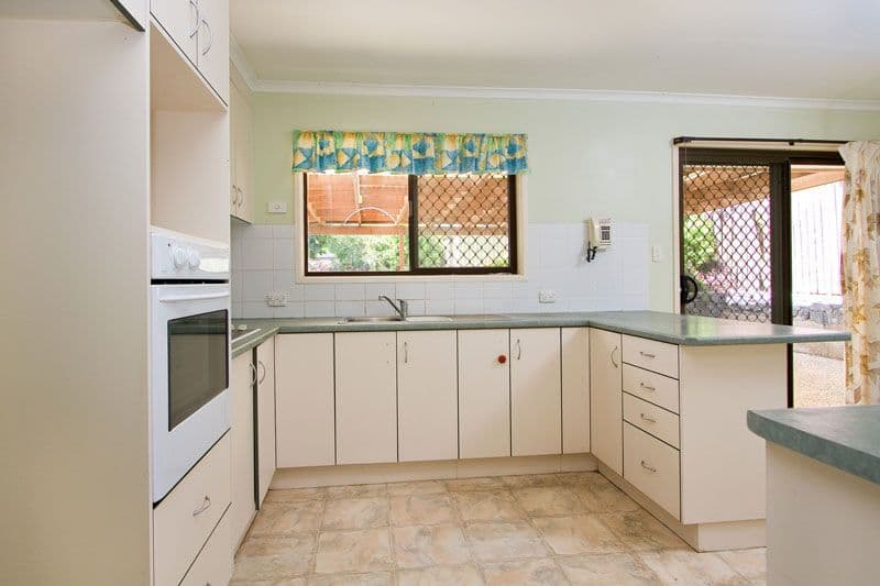 10 Flag Street, JAMBOREE HEIGHTS QLD 4074, Jamboree Heights - Thumbnail 2