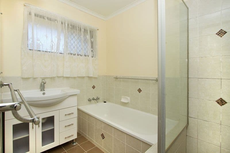 10 Flag Street, JAMBOREE HEIGHTS QLD 4074, Jamboree Heights - Thumbnail 7