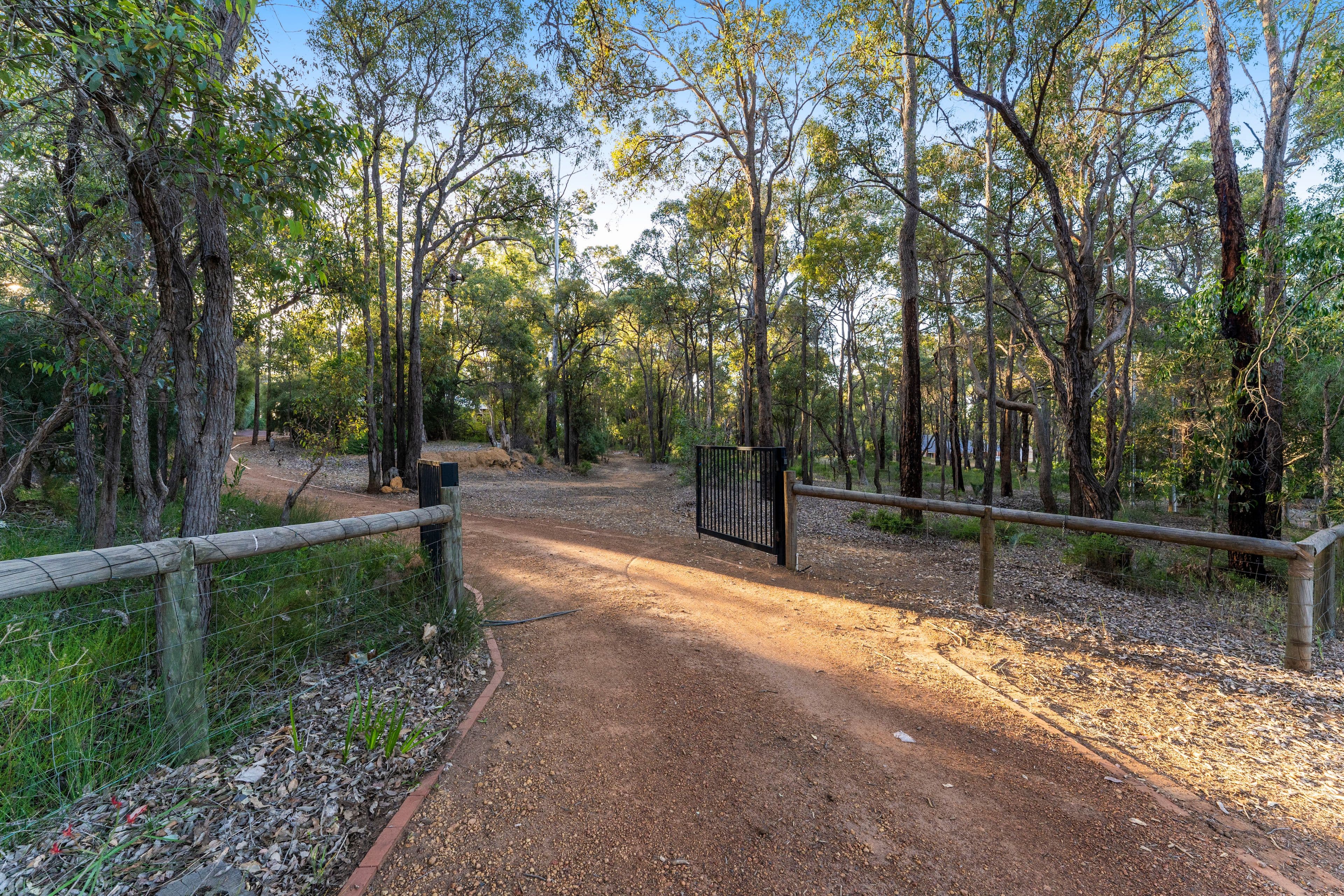 1315 Stoneville Road, Mundaring WA 6073, Mundaring - Thumbnail 3