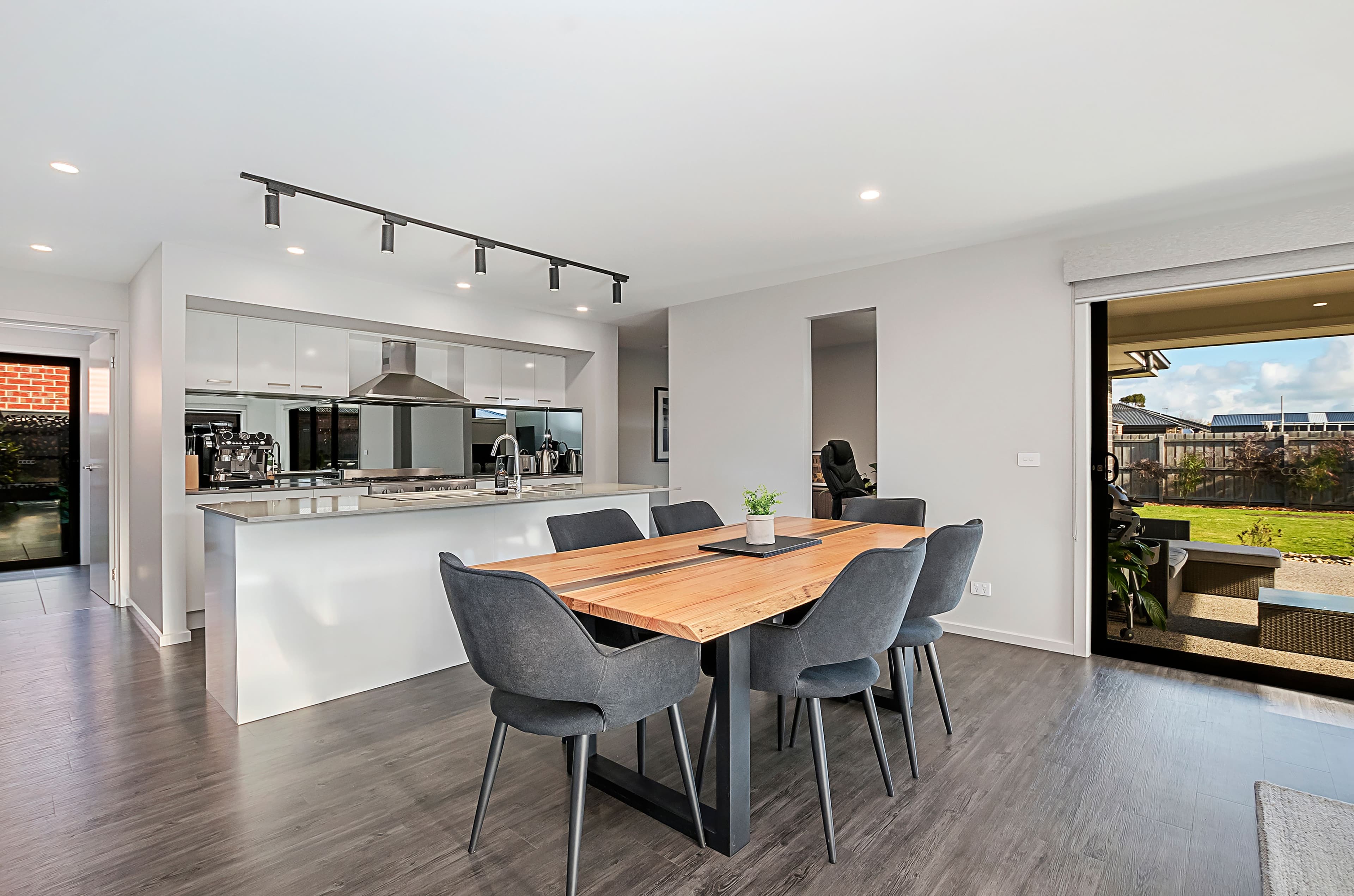 81 Gateway Road, Warrnambool VIC 3280, Warrnambool - Thumbnail 3
