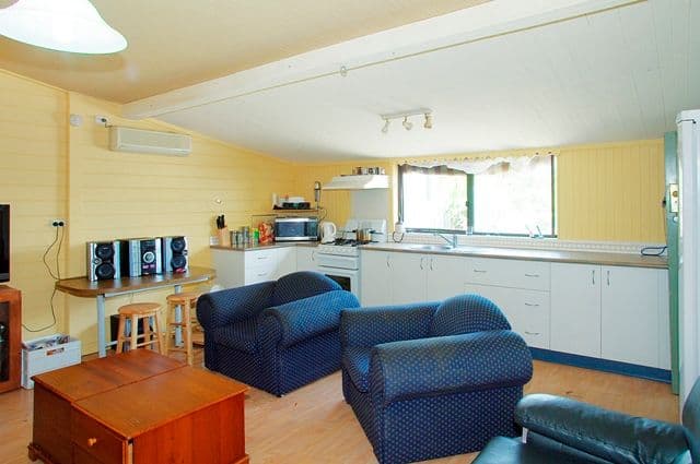 24 Roseneath Street, NORTH GEELONG VIC 3215, North Geelong - Thumbnail 2